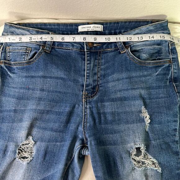 Encore Jeans Women's destructed high rise stretch skinny jeans. Size 11 - Picture 10 of 16